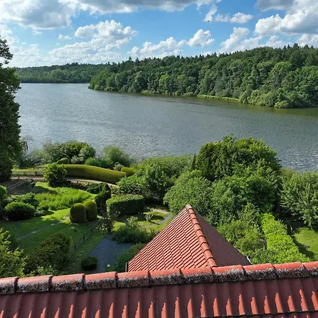 Am Seeufer